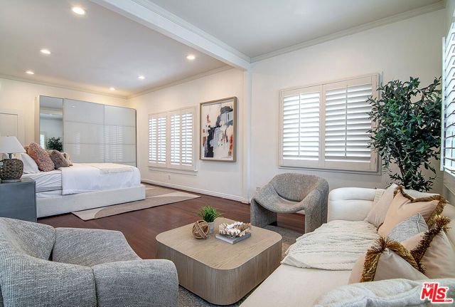 5761 W Olympic Boulevard, Los Angeles, CA 90036