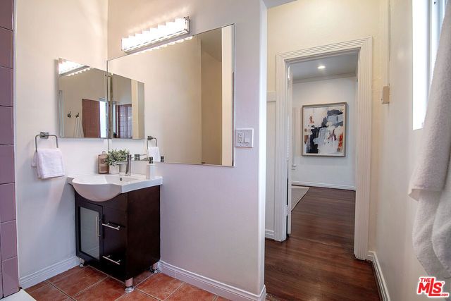 5761 W Olympic Boulevard, Los Angeles, CA 90036