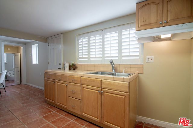 5761 W Olympic Boulevard, Los Angeles, CA 90036