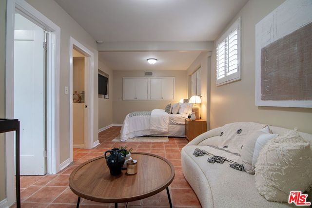 5761 W Olympic Boulevard, Los Angeles, CA 90036
