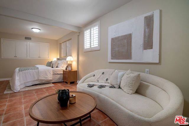 5761 W Olympic Boulevard, Los Angeles, CA 90036