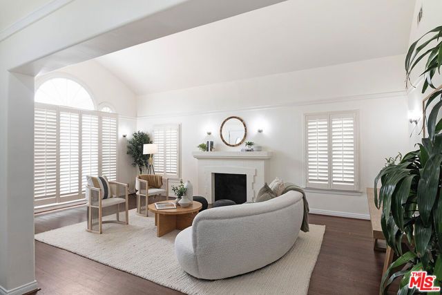5761 W Olympic Boulevard, Los Angeles, CA 90036