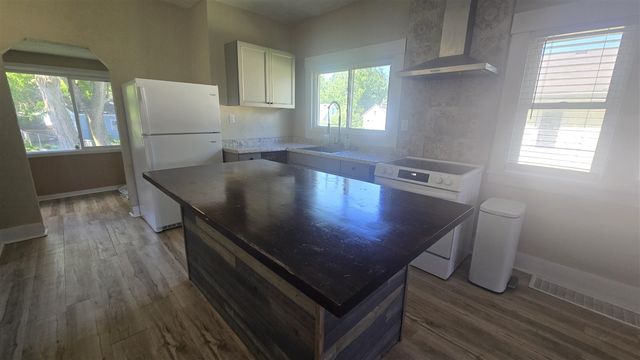 1349 W Michigan Avenue, Battle Creek, MI 49037