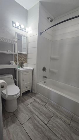 1349 W Michigan Avenue, Battle Creek, MI 49037