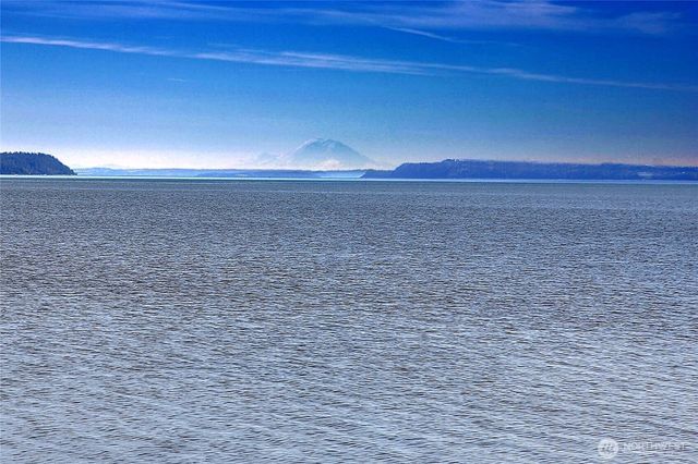 846 Livingston Bay Shore Drive, Camano Island, WA 98282