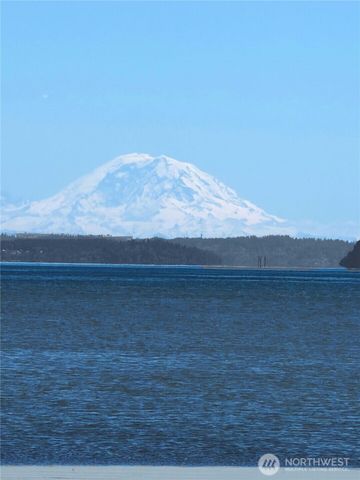 846 Livingston Bay Shore Drive, Camano Island, WA 98282