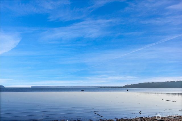 846 Livingston Bay Shore Drive, Camano Island, WA 98282