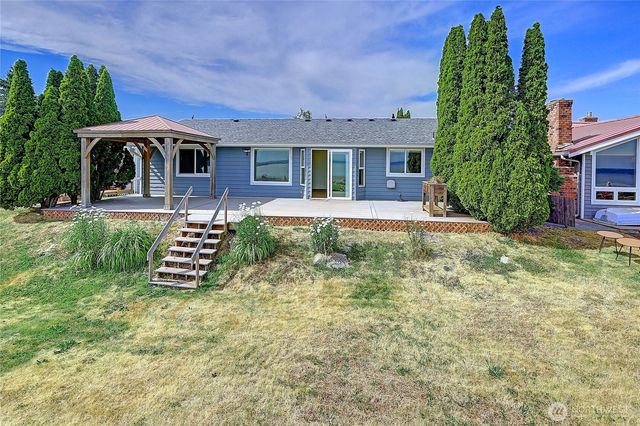 846 Livingston Bay Shore Drive, Camano Island, WA 98282
