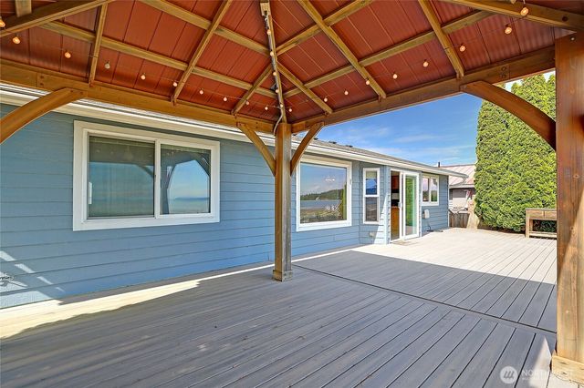 846 Livingston Bay Shore Drive, Camano Island, WA 98282