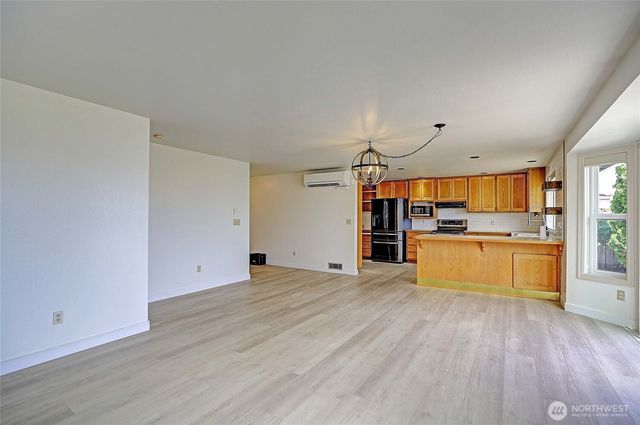 846 Livingston Bay Shore Drive, Camano Island, WA 98282