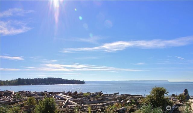 846 Livingston Bay Shore Drive, Camano Island, WA 98282