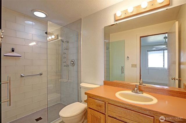 846 Livingston Bay Shore Drive, Camano Island, WA 98282