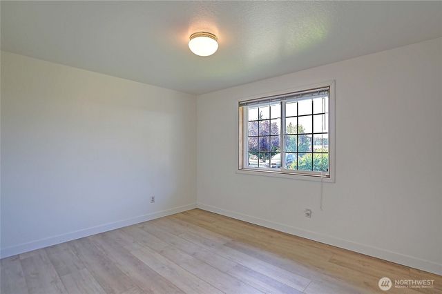 846 Livingston Bay Shore Drive, Camano Island, WA 98282