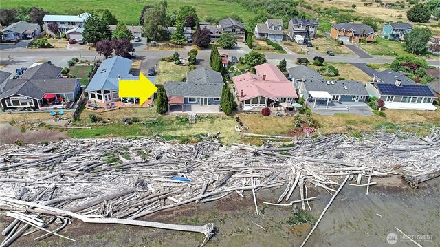 846 Livingston Bay Shore Drive, Camano Island, WA 98282