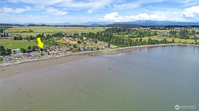 846 Livingston Bay Shore Drive, Camano Island, WA 98282