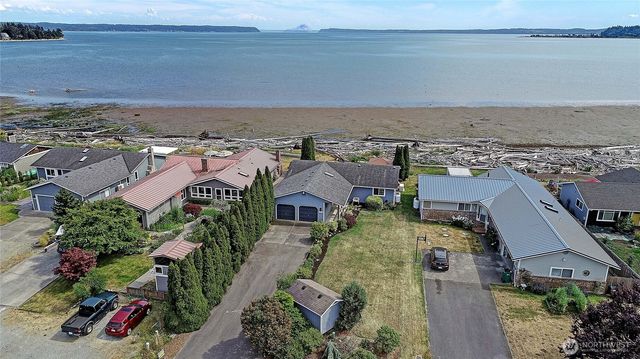 846 Livingston Bay Shore Drive, Camano Island, WA 98282