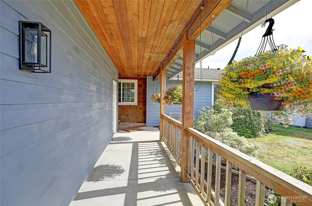 846 Livingston Bay Shore Drive, Camano Island, WA 98282