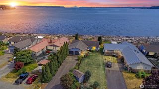 846 Livingston Bay Shore Drive, Camano Island, WA 98282