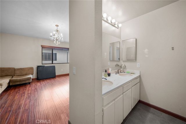 7130 Glade Avenue J, Canoga Park, CA 91303