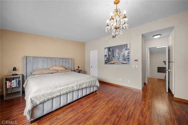7130 Glade Avenue J, Canoga Park, CA 91303