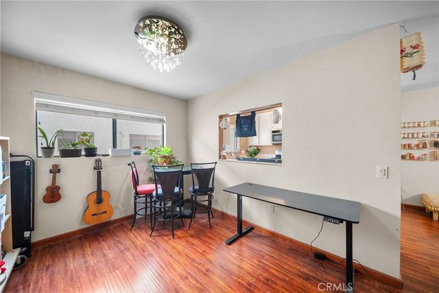 7130 Glade Avenue J, Canoga Park, CA 91303