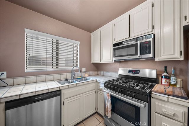 7130 Glade Avenue J, Canoga Park, CA 91303