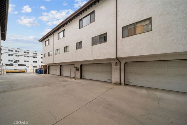 7130 Glade Avenue J, Canoga Park, CA 91303