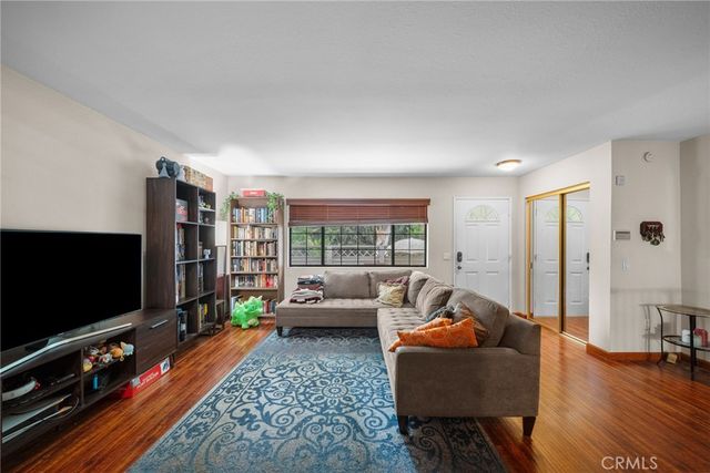 7130 Glade Avenue J, Canoga Park, CA 91303