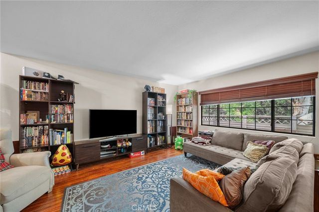 7130 Glade Avenue J, Canoga Park, CA 91303