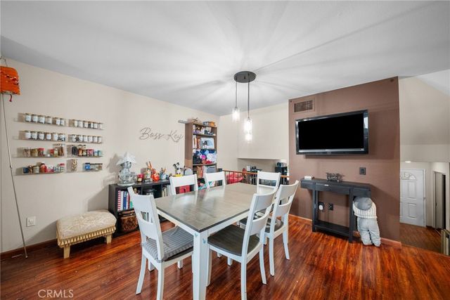 7130 Glade Avenue J, Canoga Park, CA 91303