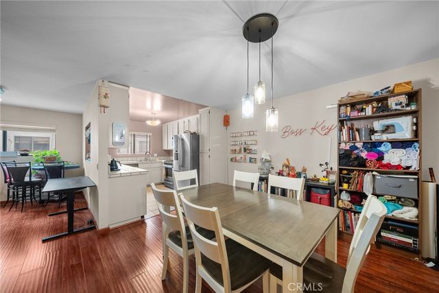 7130 Glade Avenue J, Canoga Park, CA 91303