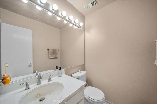7130 Glade Avenue J, Canoga Park, CA 91303