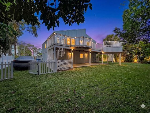 105 PETERSON LANE, Palm Harbor, FL 34683