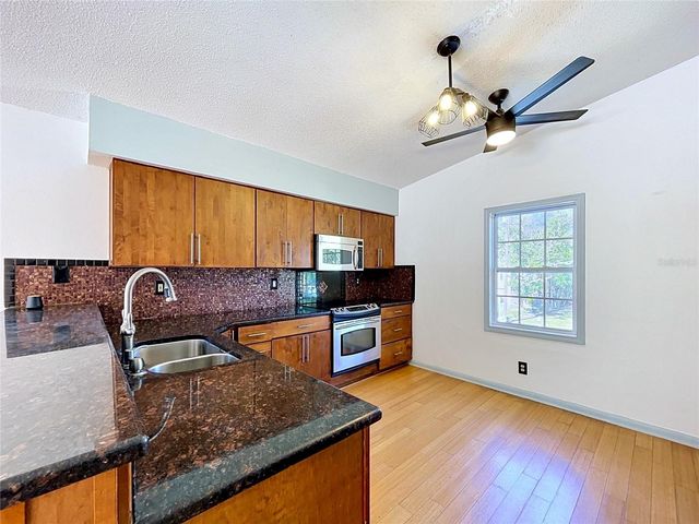 105 PETERSON LANE, Palm Harbor, FL 34683