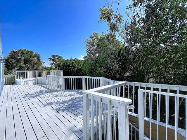 105 PETERSON LANE, Palm Harbor, FL 34683