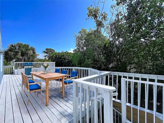 105 PETERSON LANE, Palm Harbor, FL 34683