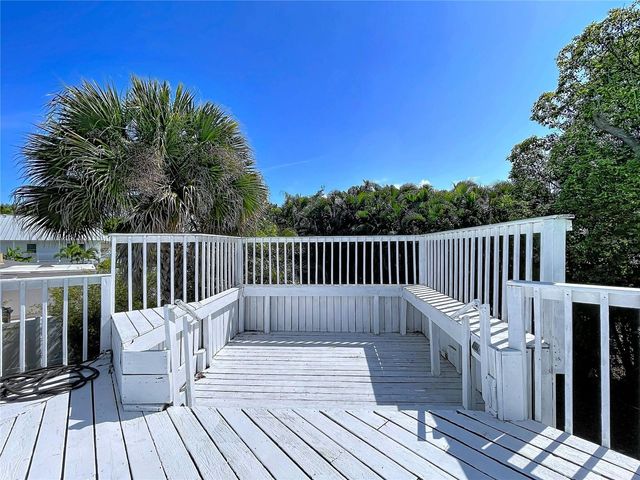 105 PETERSON LANE, Palm Harbor, FL 34683