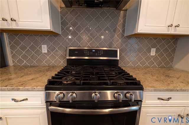 4557 Whinny Ln, Glen Allen, VA 23060
