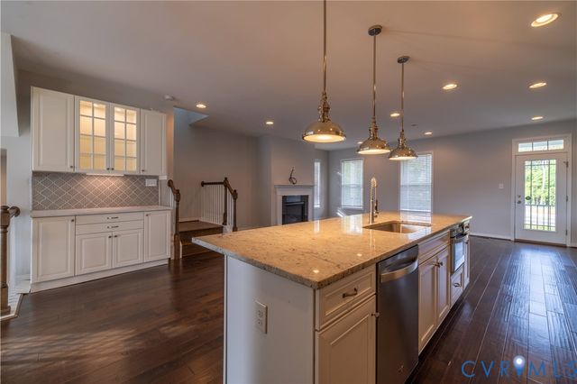 4557 Whinny Ln, Glen Allen, VA 23060
