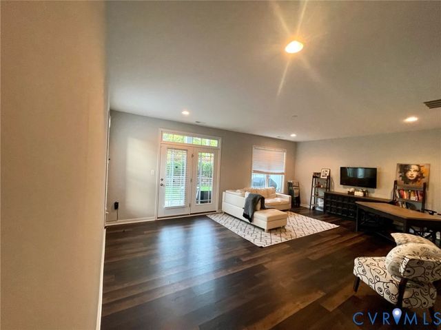 4557 Whinny Ln, Glen Allen, VA 23060