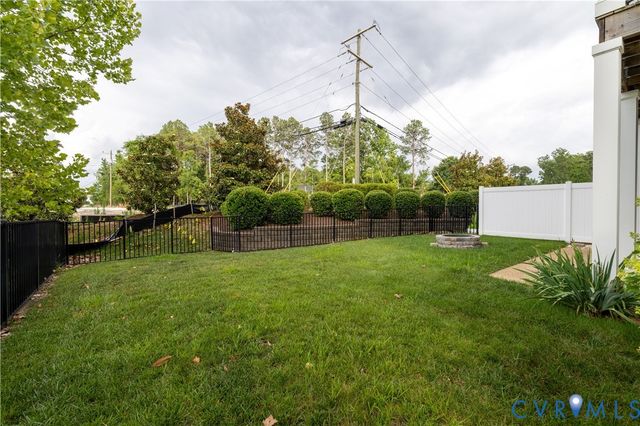 4557 Whinny Ln, Glen Allen, VA 23060