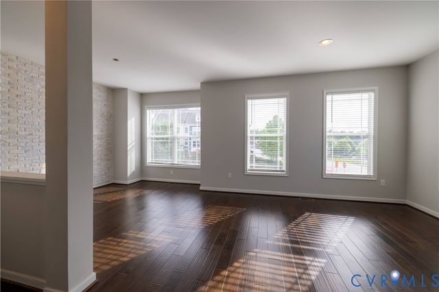 4557 Whinny Ln, Glen Allen, VA 23060