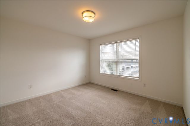 4557 Whinny Ln, Glen Allen, VA 23060
