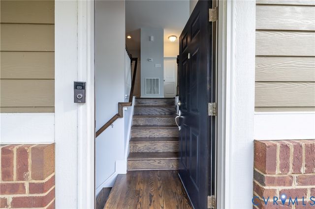4557 Whinny Ln, Glen Allen, VA 23060
