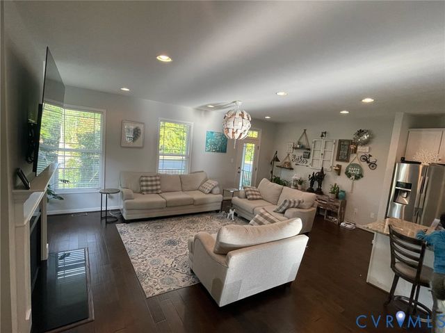 4557 Whinny Ln, Glen Allen, VA 23060