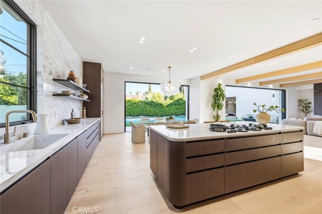 4900 Valjean, Encino, CA 91436