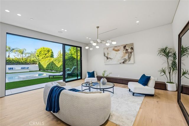 4900 Valjean, Encino, CA 91436