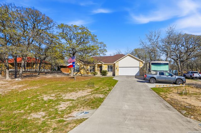 528 Jacobs, La Vernia, TX 78121