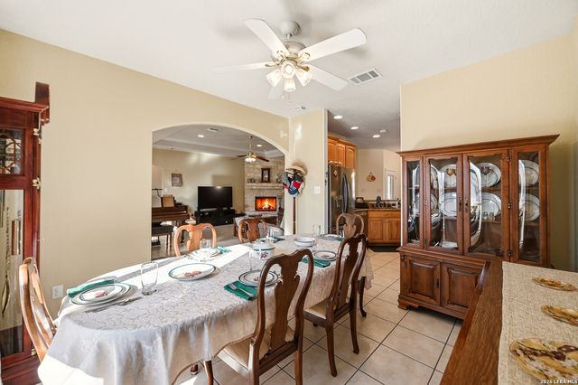 528 Jacobs, La Vernia, TX 78121