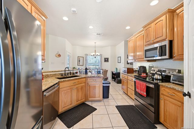 528 Jacobs, La Vernia, TX 78121